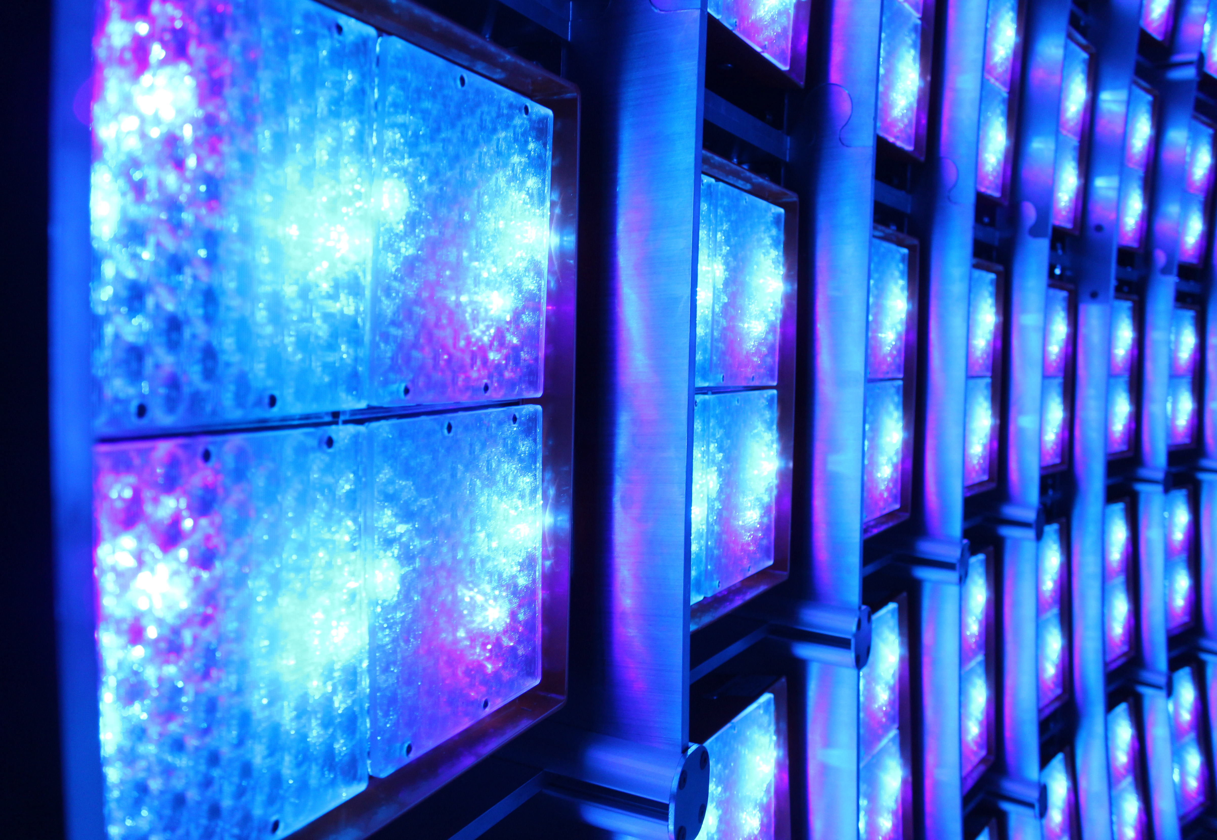 Die LED-Beleuchtungseinheit in der photovoltaischen Metrologie-Plattform des Fraunhofer CSP ermöglicht die Erzeugung von spektral selektiven, großflächigen und extrem homogenen Lichtfeldern.