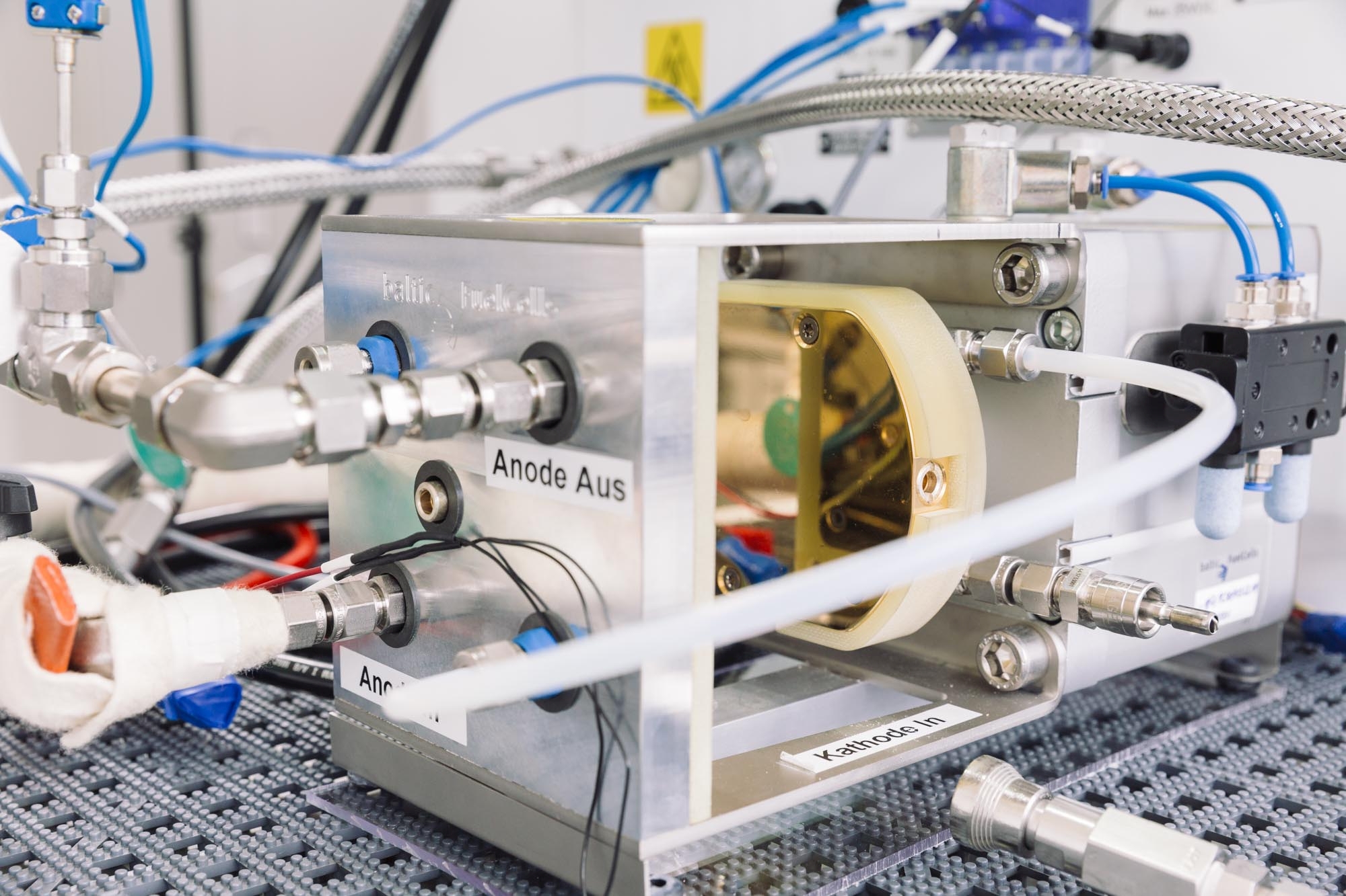 Am Fraunhofer IMWS werden Materialien für die Wasserelektrolyse im Hinblick auf Lebensdauer und Effizienz optimiert.