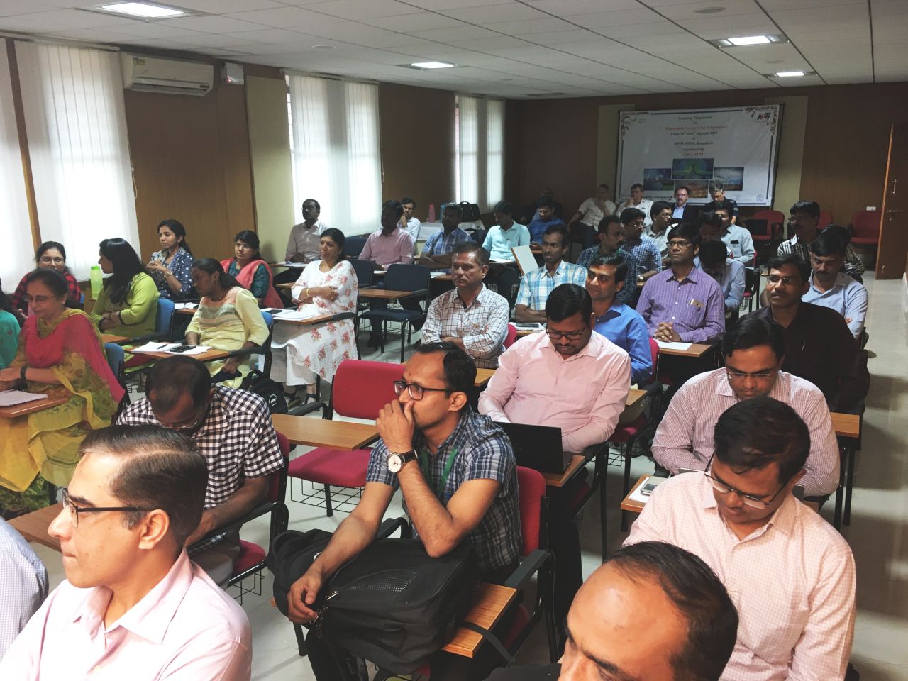 REMC Training in India: Im zweiten Kurs haben die Projektpartner Fraunhofer IEE, Overspeed, Energy-nautics und IIT Mumbai vom 26. bis 31. August 2019 in Bangalore 50 Ingenieurinnen und Ingenieure weiterqualifiziert.