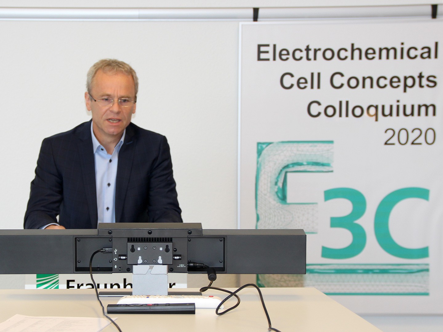 Dr. Benedikt Rösen vom Cluster EnergieForschung.NRW moderierte die Keynotes des »Electrochemical Cell Concepts Colloquium«. 