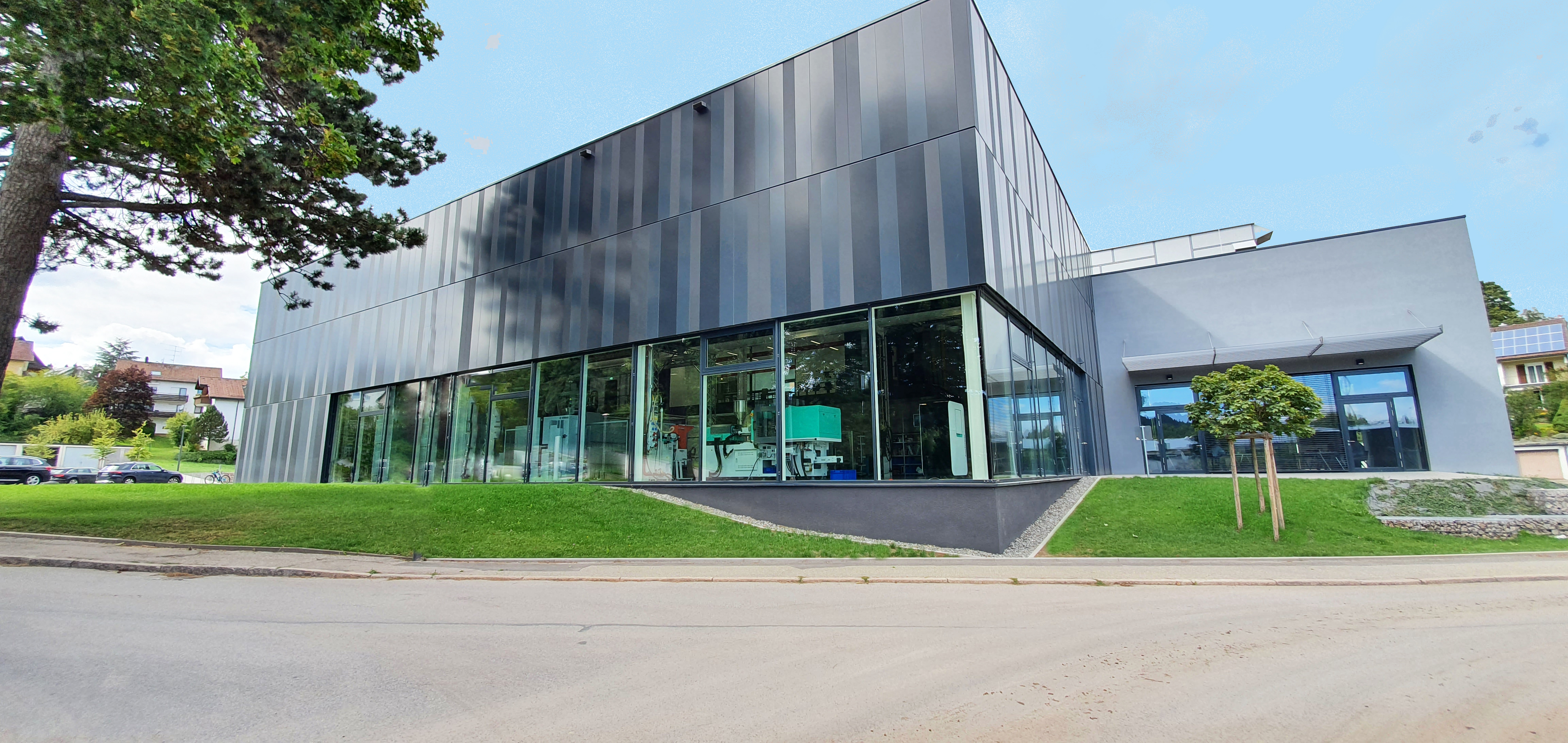 Bis Sommer 2023 will das Forschungsteam am Campus Schwarzwald in Freudenstadt eine Demonstrator-Stackinganlage für die automatisierte Brennstoffzellenmontage aufgebaut haben. Bis Sommer 2023 will das Forschungsteam am Campus Schwarzwald in Freudenstadt eine Demonstrator-Stackinganlage für die automatisierte Brennstoffzellenmontage aufgebaut haben.