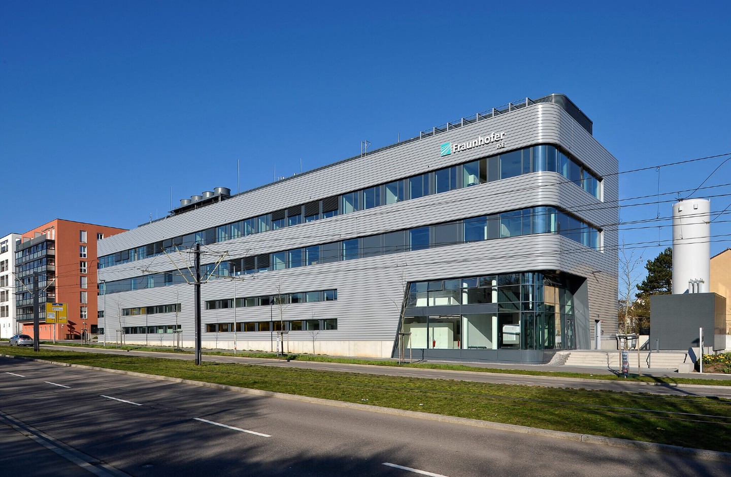 The Center for High Efficiency Solar Cells. Fraunhofer ISE’s new laboratory building opened officially in 2021. The Center for High Efficiency Solar Cells. Fraunhofer ISE’s new laboratory building opened officially in 2021.