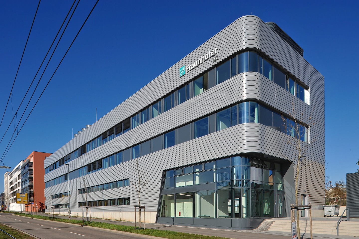 The Center for High Efficiency Solar Cells. Fraunhofer ISE’s new laboratory building opened officially in 2021. The Center for High Efficiency Solar Cells. Fraunhofer ISE’s new laboratory building opened officially in 2021.
