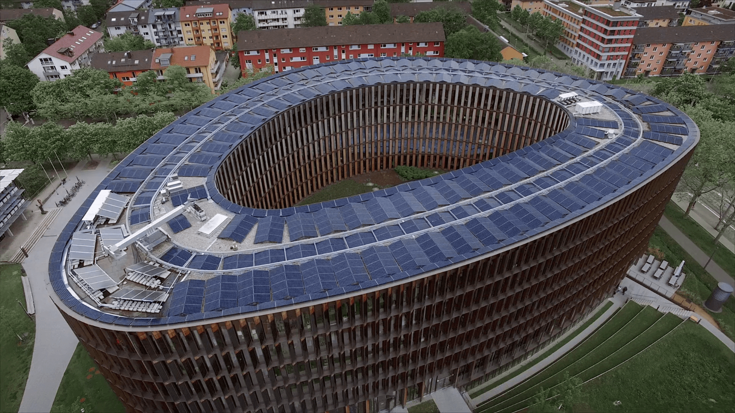 The “Rathaus im Stühlinger” in Freiburg is designed and operated as a zero-energy building. Monitoring data from 2018 and 2019 validate the successful implementation.