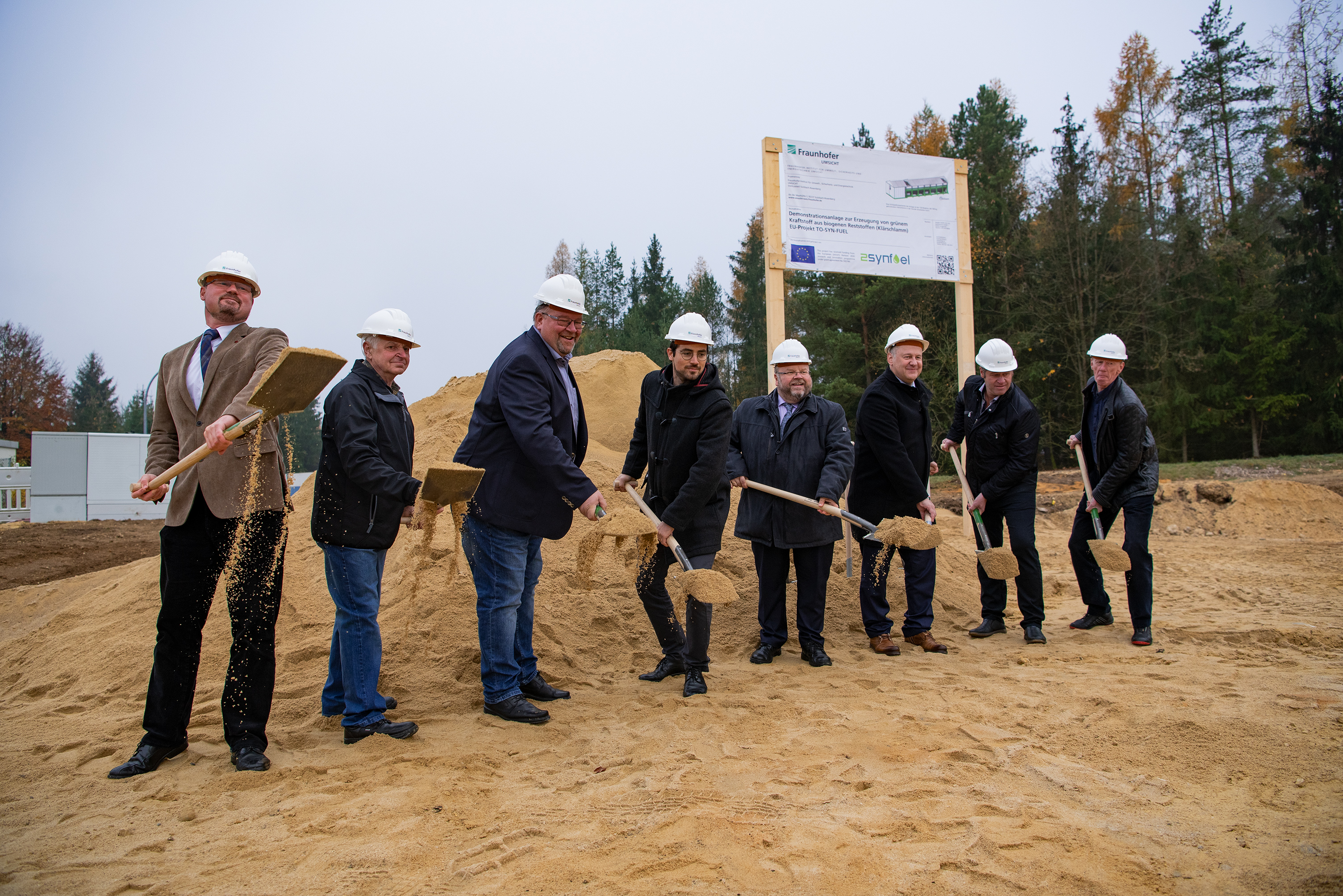 Ground-breaking ceremony in the Hohenburg Industrial Park. 
