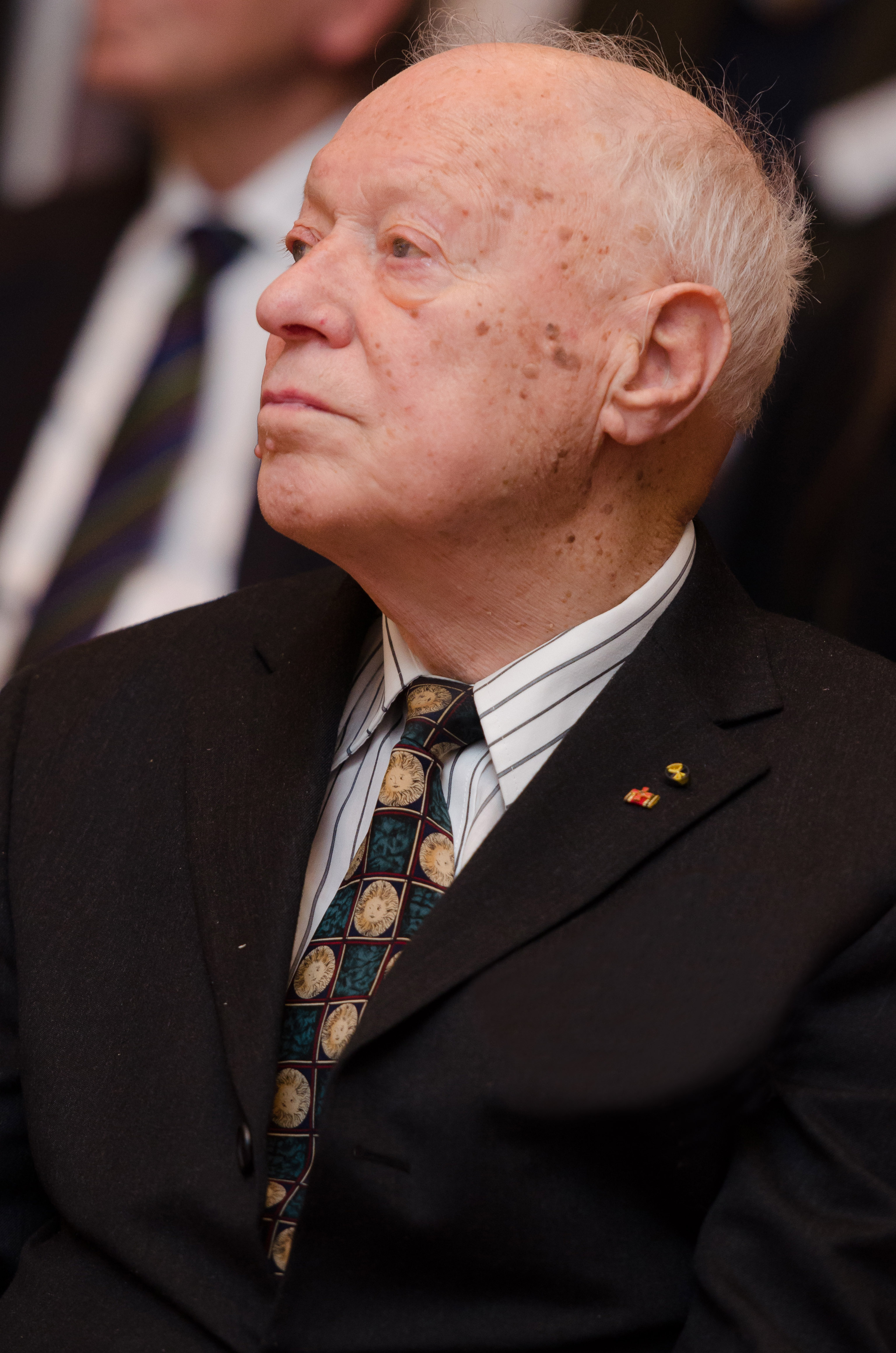 Up to today, Prof. Adolf Goetzberger can be seen at events on the energy transformation. The photo shows him at a Fraunhofer ISE event in the Freiburg Konzerthaus. 