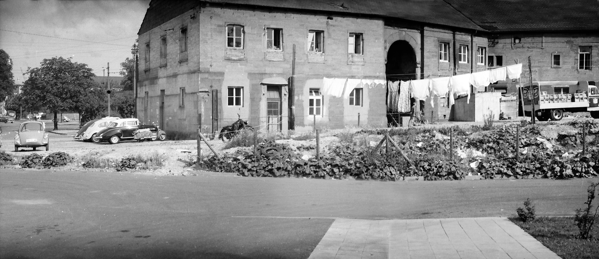 In 1960, Fraunhofer IPA was located in the very cramped premises of Number 10 Keplerstrasse and the so-called "Alte Schlachthof" at Hegelplatz. In 1960, Fraunhofer IPA was located in the very cramped premises of Number 10 Keplerstrasse and the so-called "Alte Schlachthof" at Hegelplatz.