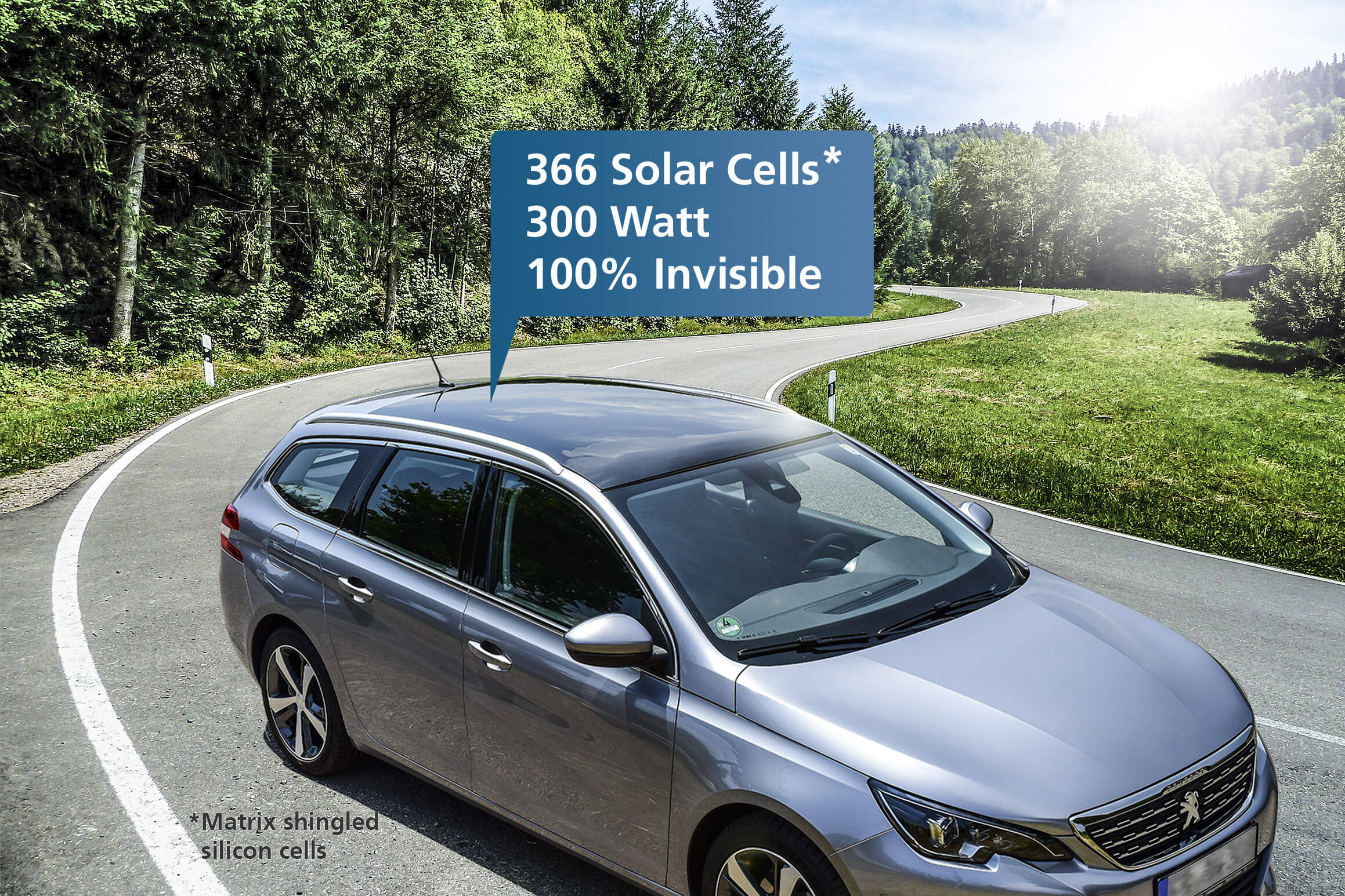 The MorphoColor® glass coating makes it possible to match the solar module’s color to that of the vehicle. 