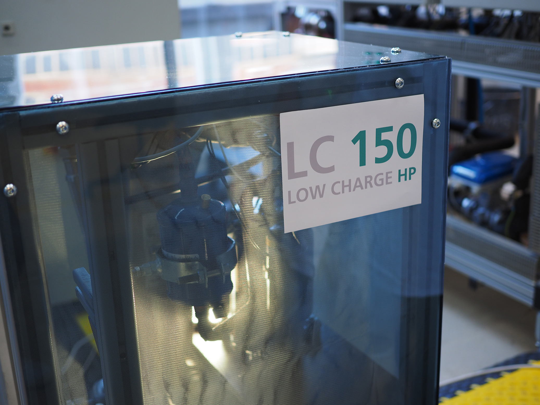 Efficient heat pump using the climate-friendly refrigerant propane developed at Fraunhofer ISE for indoor installations. Efficient heat pump using the climate-friendly refrigerant propane developed at Fraunhofer ISE for indoor installations.