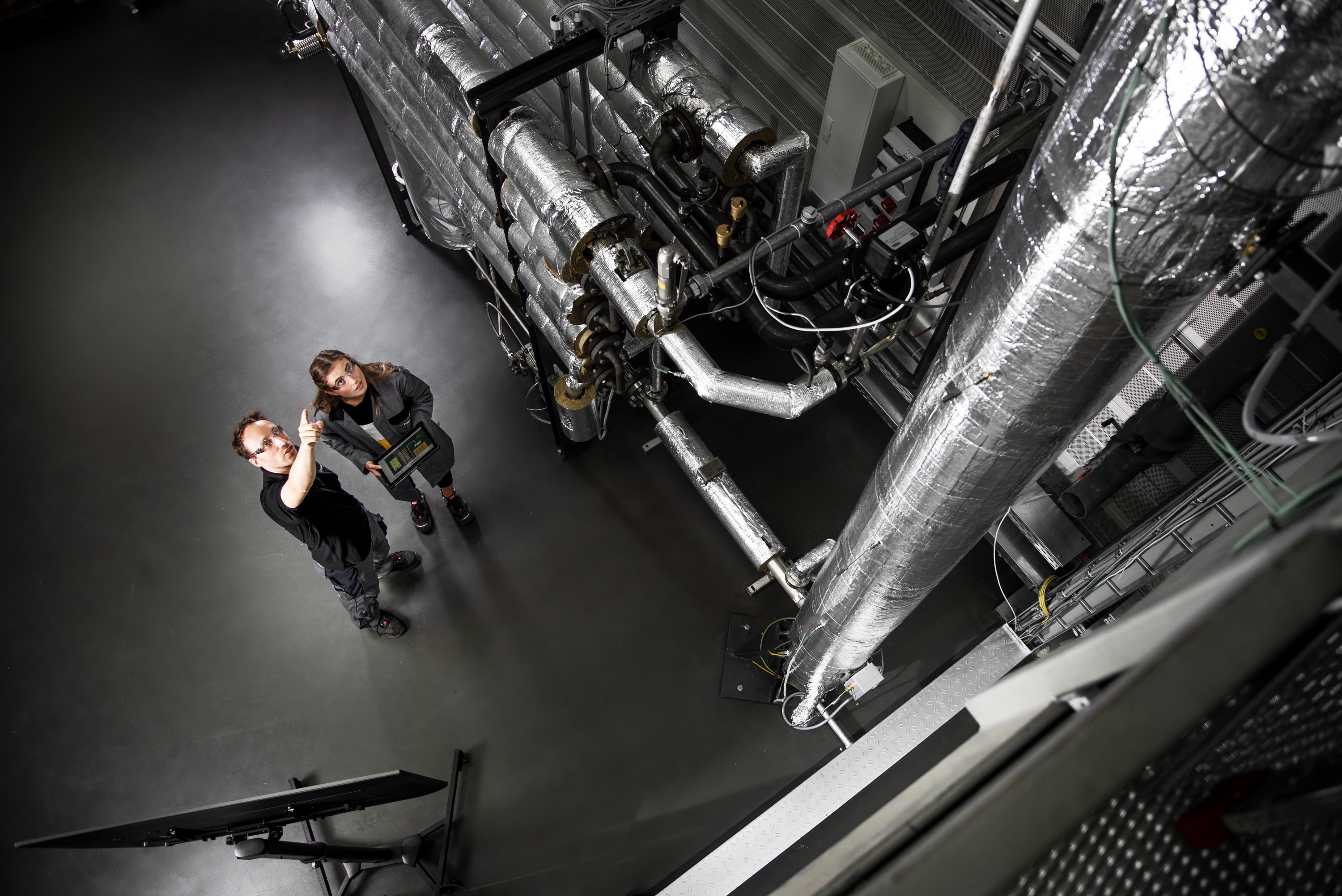 Fraunhofer employee in front of a novel metallic heat accumulator for the generation of process steam for industry Fraunhofer employee in front of a novel metallic heat accumulator for the generation of process steam for industry