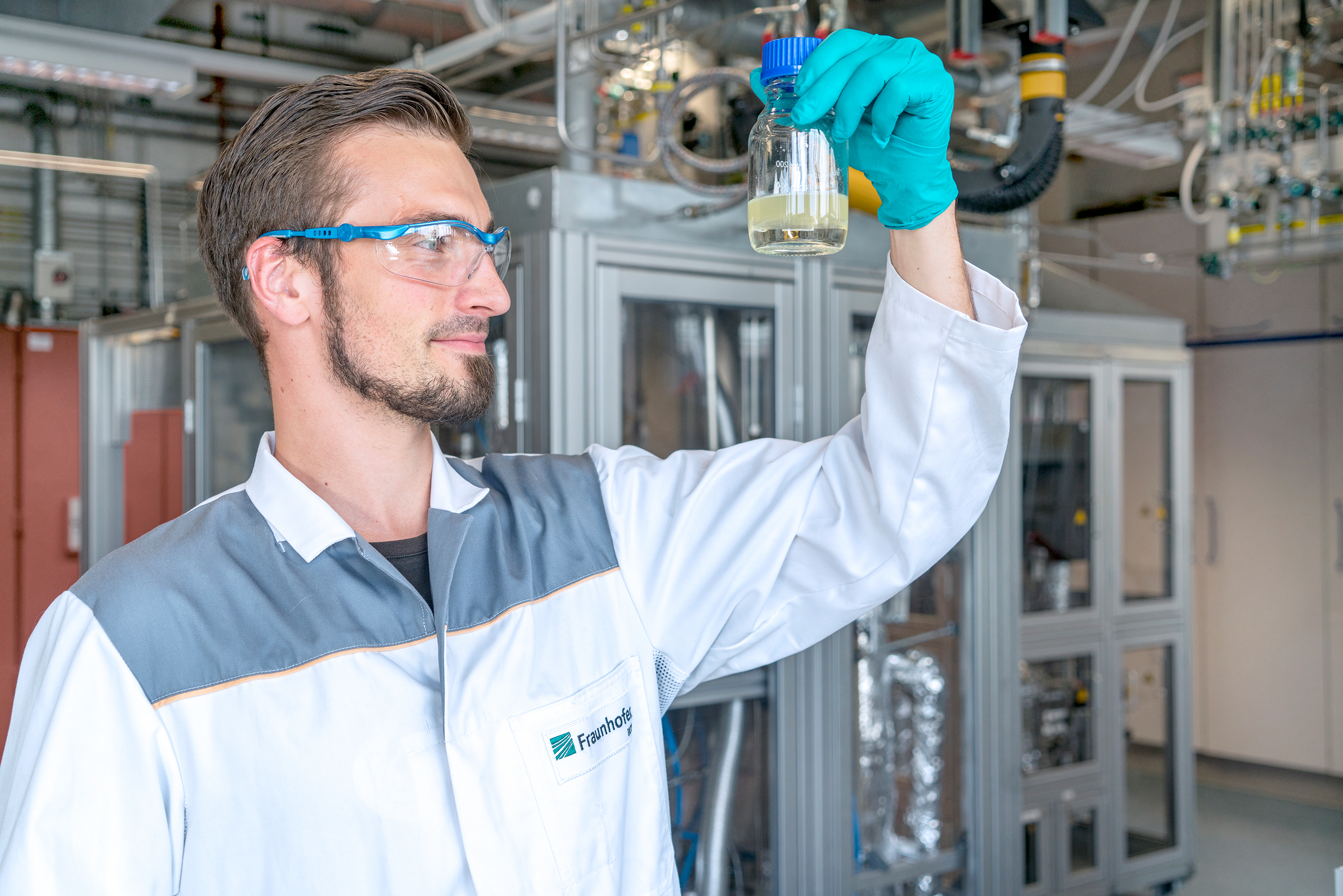 Scientists at Fraunhofer IKTS develop ceramic technology concepts for highly efficient power-to-X processes. Scientists at Fraunhofer IKTS develop ceramic technology concepts for highly efficient power-to-X processes.